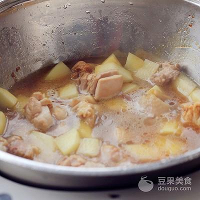 土豆炖鸡块的家常做法，土豆炖鸡块的最佳做法（香菇土豆炖鸡块的做法）