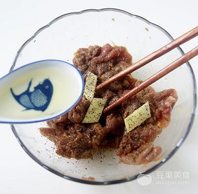 黑椒意面的做法，黑椒牛肉意面的做法步骤（如何做一盘“有滋有味”的经典意面）