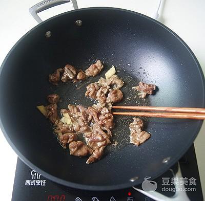 黑椒意面的做法，黑椒牛肉意面的做法步骤（如何做一盘“有滋有味”的经典意面）