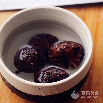 土豆炖鸡块的家常做法，土豆炖鸡块的最佳做法（香菇土豆炖鸡块的做法）