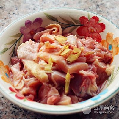 土豆炖鸡块的家常做法，土豆炖鸡块的最佳做法（香菇土豆炖鸡块的做法）