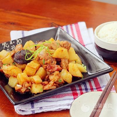 土豆炖鸡块的家常做法，土豆炖鸡块的最佳做法（香菇土豆炖鸡块的做法）