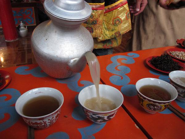 敬酒歌歌词，彝族敬酒歌歌词（藏区的劝酒歌文化）