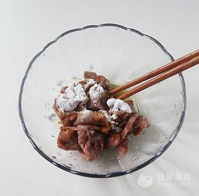 黑椒意面的做法，黑椒牛肉意面的做法步骤（如何做一盘“有滋有味”的经典意面）