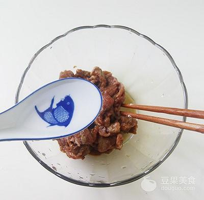 黑椒意面的做法，黑椒牛肉意面的做法步骤（如何做一盘“有滋有味”的经典意面）