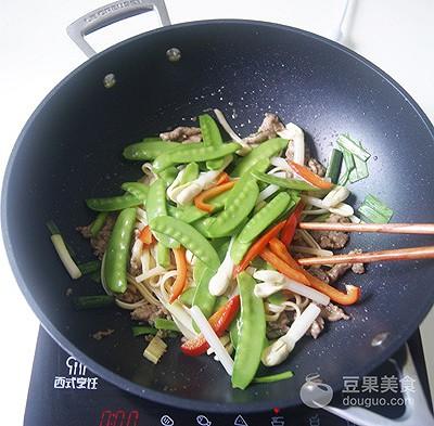 黑椒意面的做法，黑椒牛肉意面的做法步骤（如何做一盘“有滋有味”的经典意面）