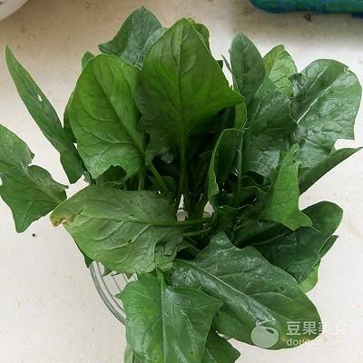 菠菜鸡蛋怎么炒，菠菜和鸡蛋怎么炒好吃（鸡蛋炒菠菜的做法）
