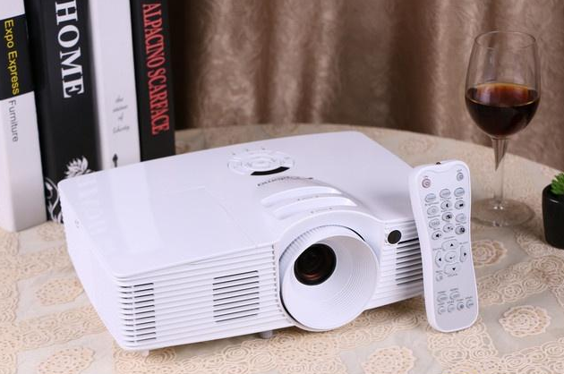 飞利浦电视怎么投屏，飞利浦电视机如何投屏（这几款投影仪轻松打造家庭式电影院）