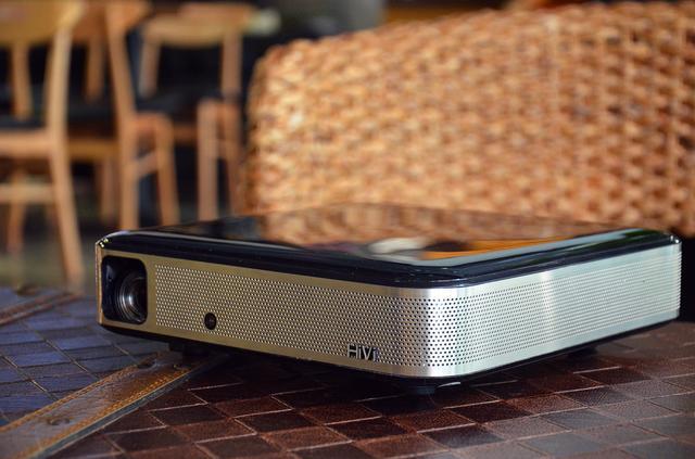 飞利浦电视怎么投屏，飞利浦电视机如何投屏（这几款投影仪轻松打造家庭式电影院）