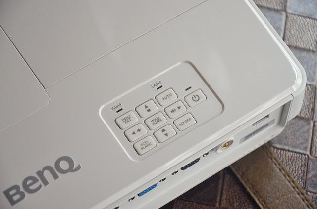 飞利浦电视怎么投屏，飞利浦电视机如何投屏（这几款投影仪轻松打造家庭式电影院）