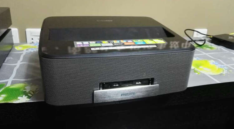 飞利浦电视怎么投屏，飞利浦电视机如何投屏（这几款投影仪轻松打造家庭式电影院）