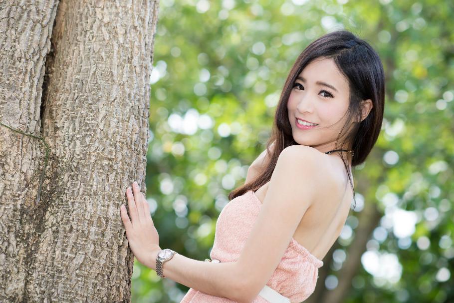 台湾网拍模特 小洁，淘宝兼职模特一天一般多少钱（靓时尚--台大美女孟洁）
