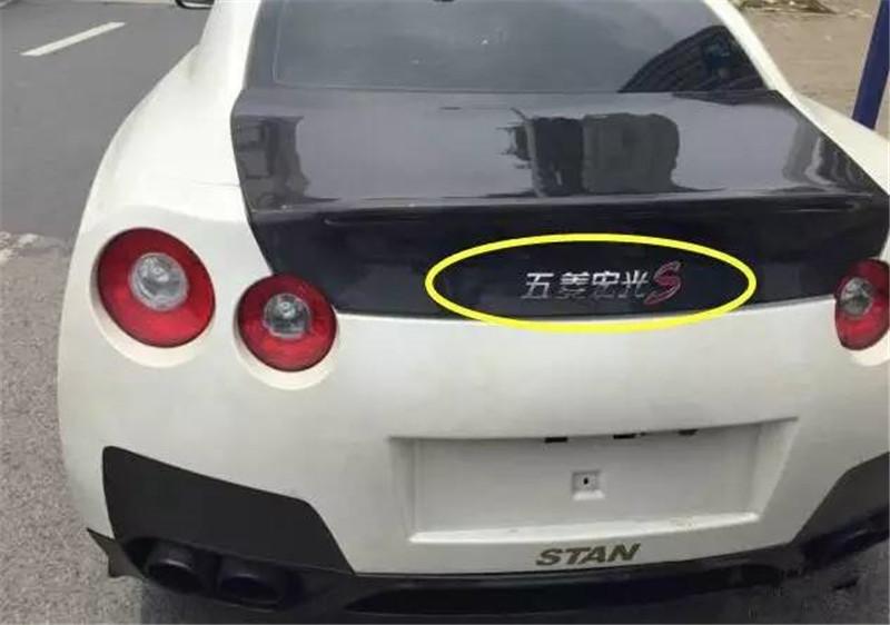 为什么很多豪车要贴五菱宏光的车标_五菱宏光车友圈_懂车帝