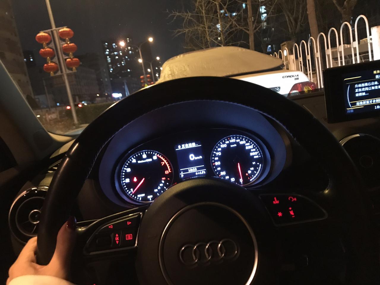 呐,这个颜色晚上看上去还挺好看的_奥迪a3车友圈_懂车帝