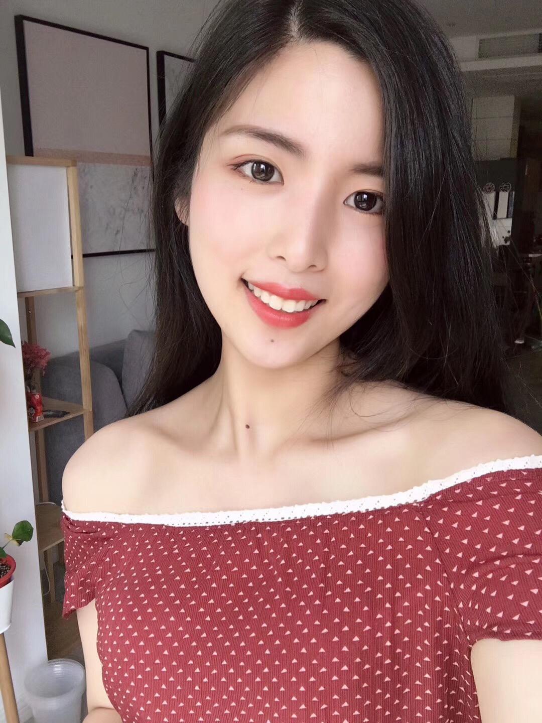 开着新车去见女网友哈哈