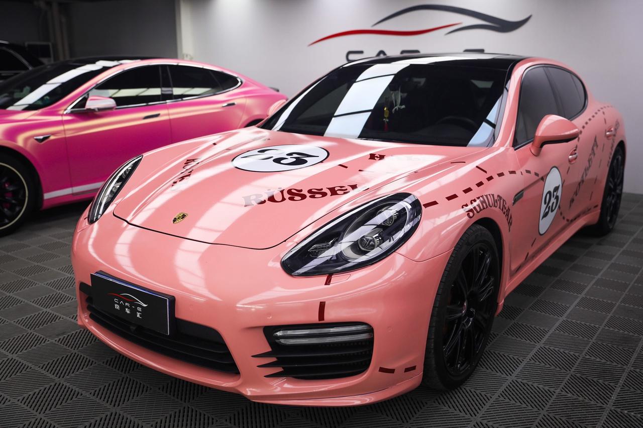 保时捷小粉猪和特斯拉s粉色哪个更骚气_panamera车友圈_懂车帝