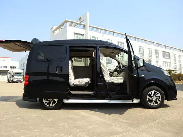 它是基于日产nv200底盘打造的休闲旅居房车,这种应该很适合中国城市
