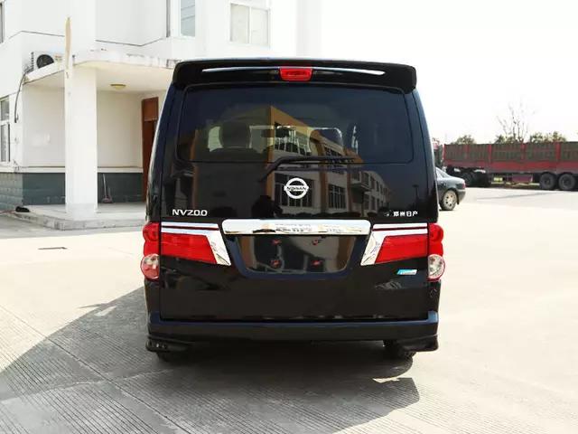 它是基于日产nv200底盘打造的休闲旅居房车,这种应该很适合中国城市