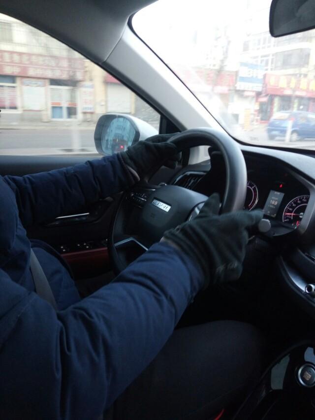 这个是老公早上开车送我上班的情景希望每天如此