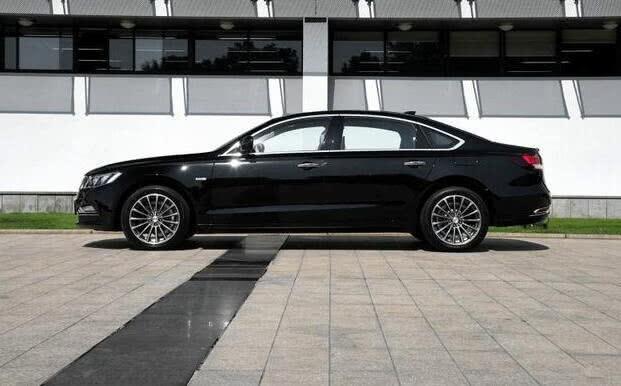 众泰z700有奥迪a6的影子挺漂亮的