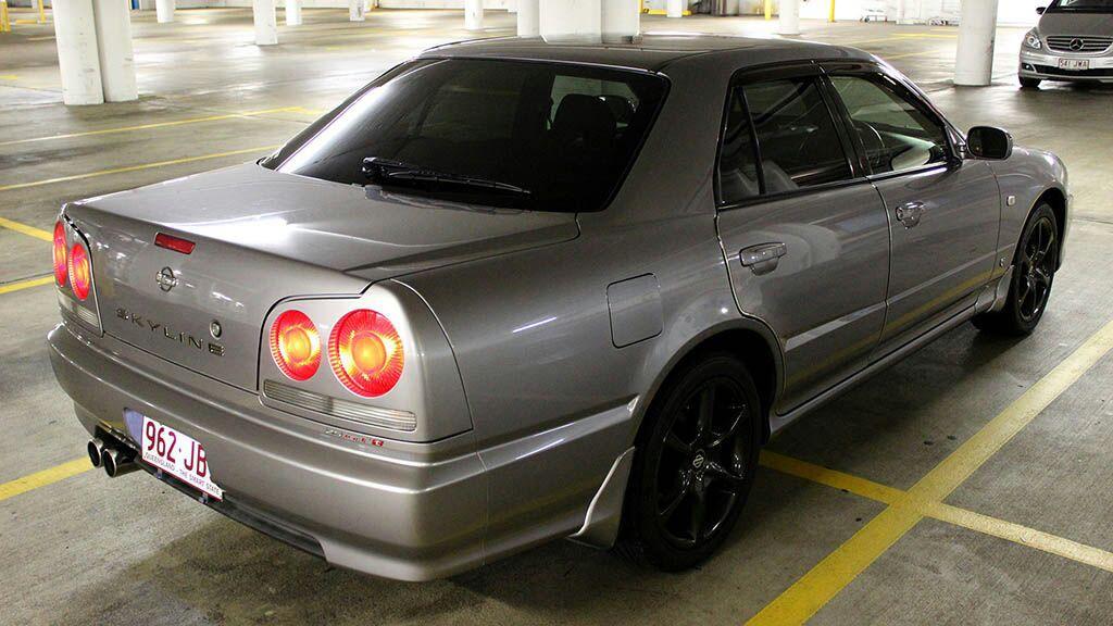 日产skyline r34 gtt,比gtr少了一个涡轮,少