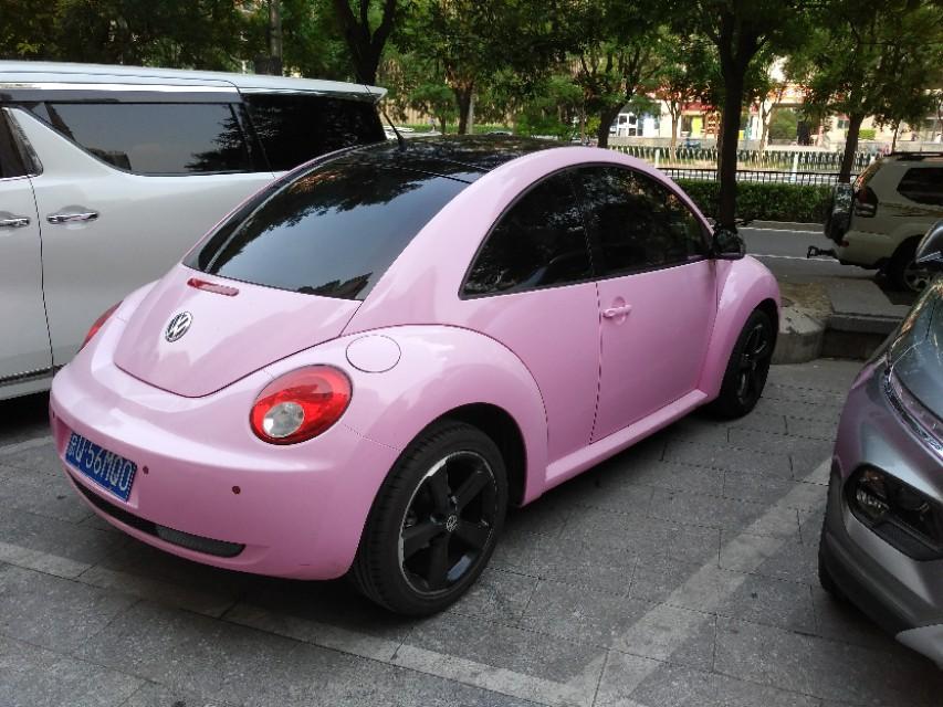 粉色的甲壳虫女士驾驶它更显年青_甲壳虫车友圈_懂车帝