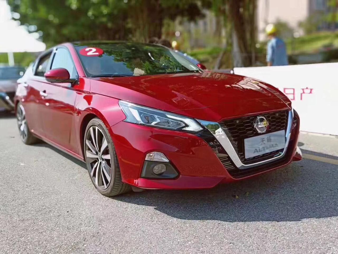 经典西玛红色全新天籁上市