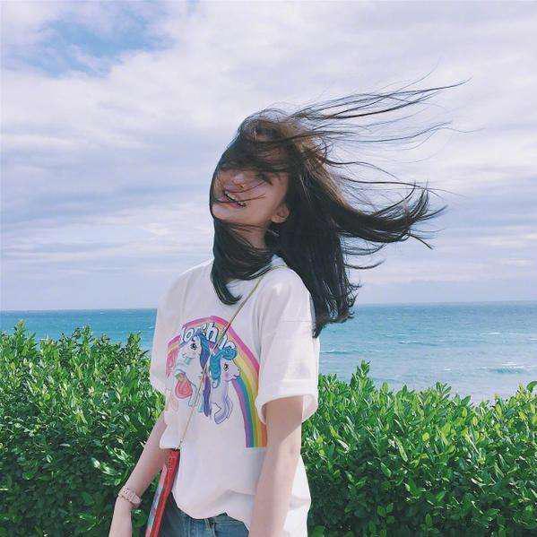 风轻轻吹过我的长发