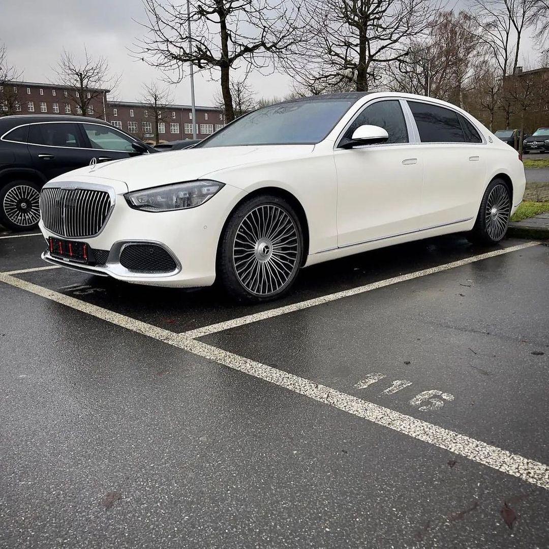 白色的大s迈巴赫真的很有气质啊_奔驰s级车友圈_懂车帝