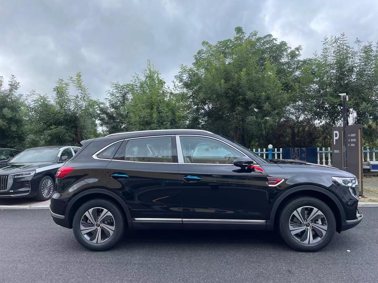 销售跟我说这个车是21款的,请各位帮忙看_红旗hs5车友圈_懂车帝