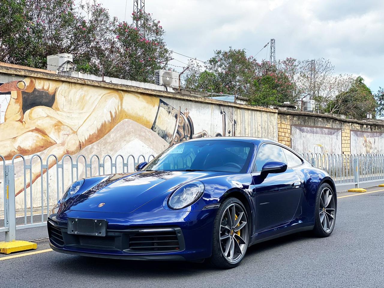 2021款保时捷992 22年上牌 行驶约3万公里龙胆蓝外