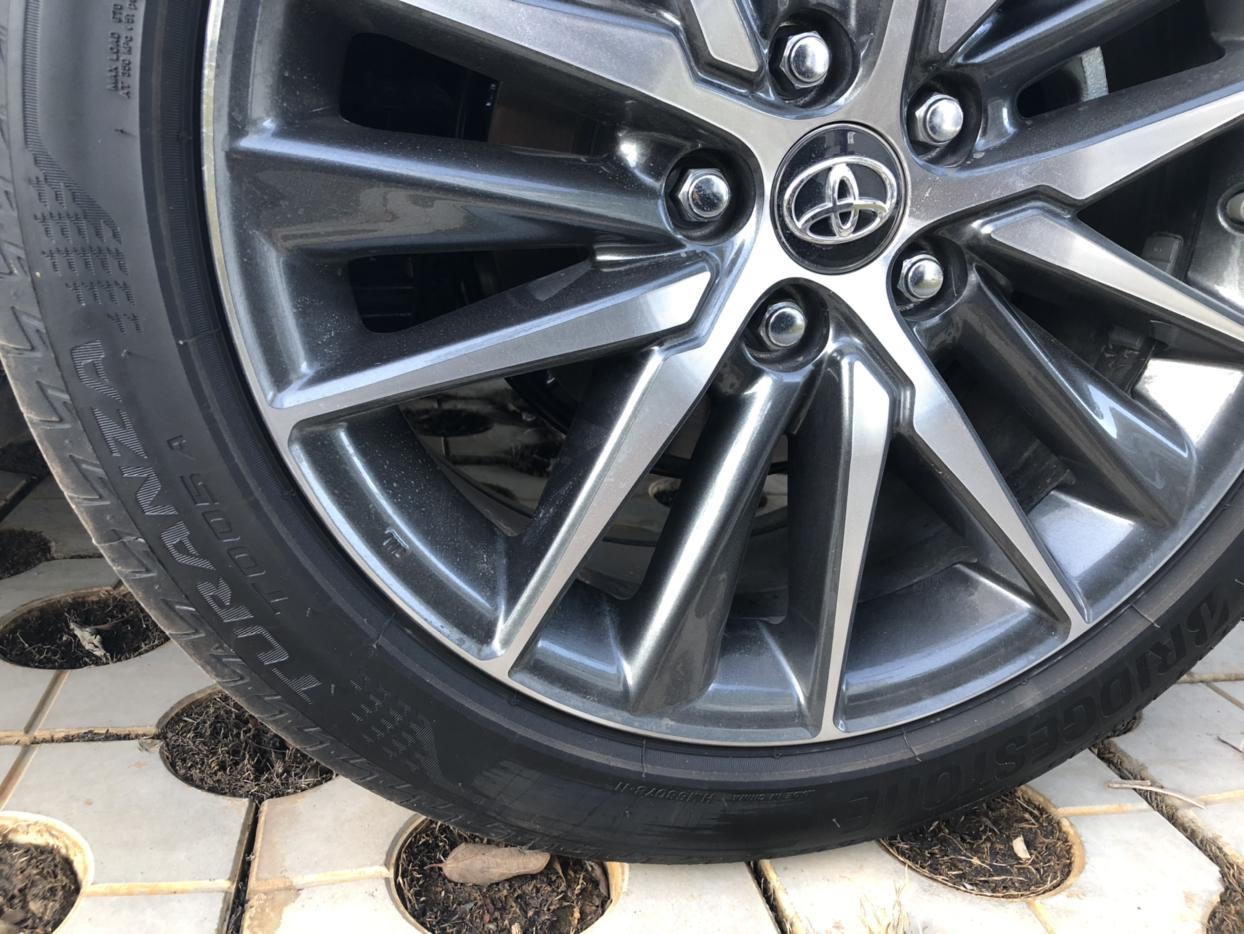 21款凯美瑞25g轮胎更换