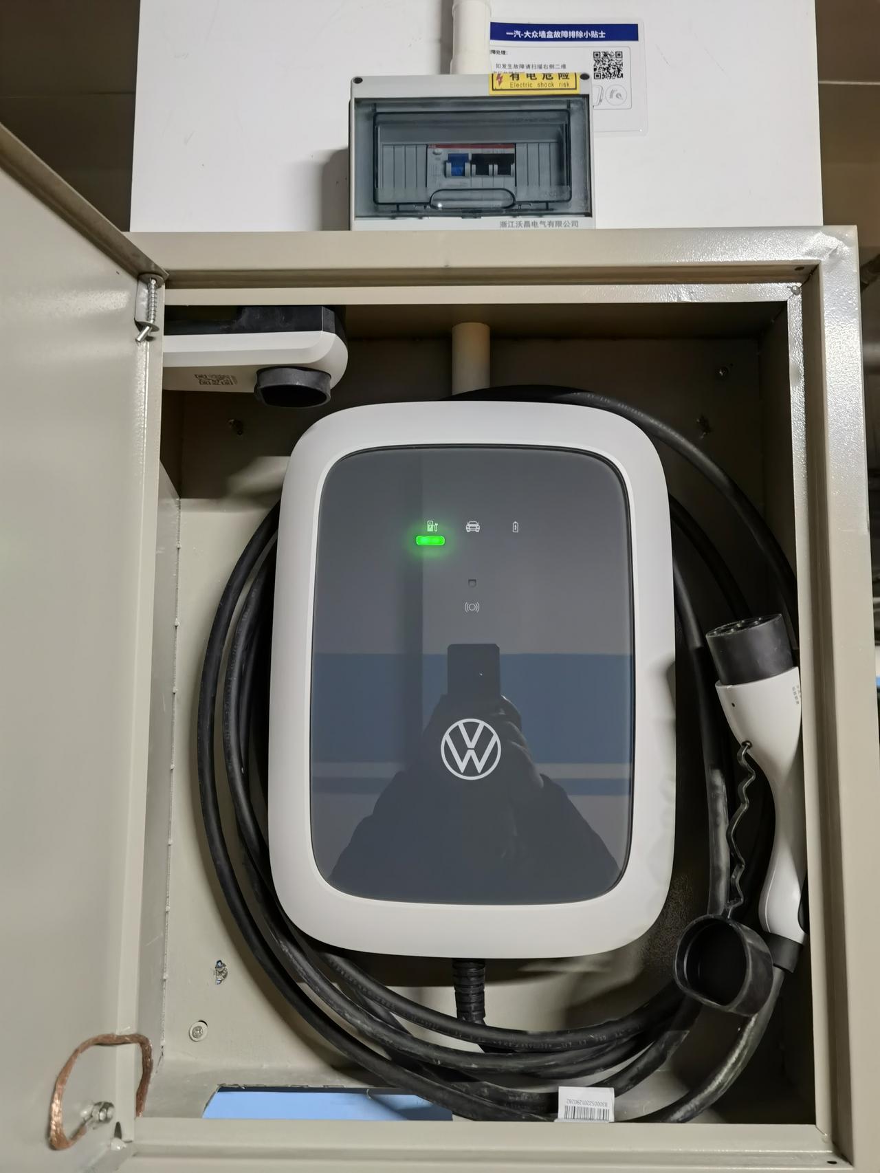 id6充电桩装好了