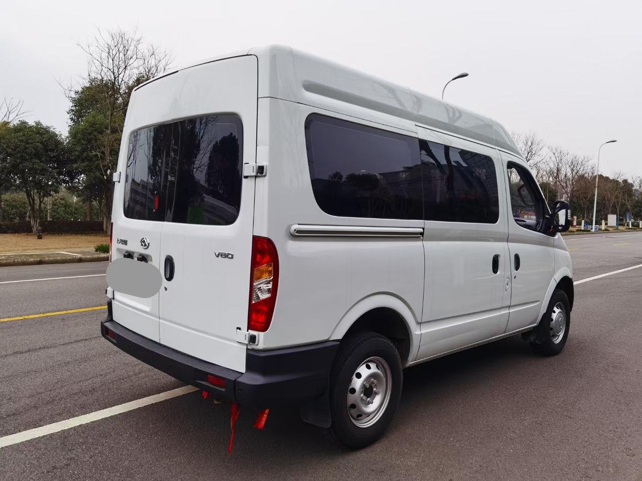 2020年8月上汽大通v805座中顶