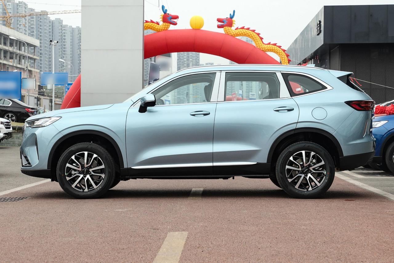 各位大佬,h6 3代 max版不是有一款青矾绿,为啥没看到有