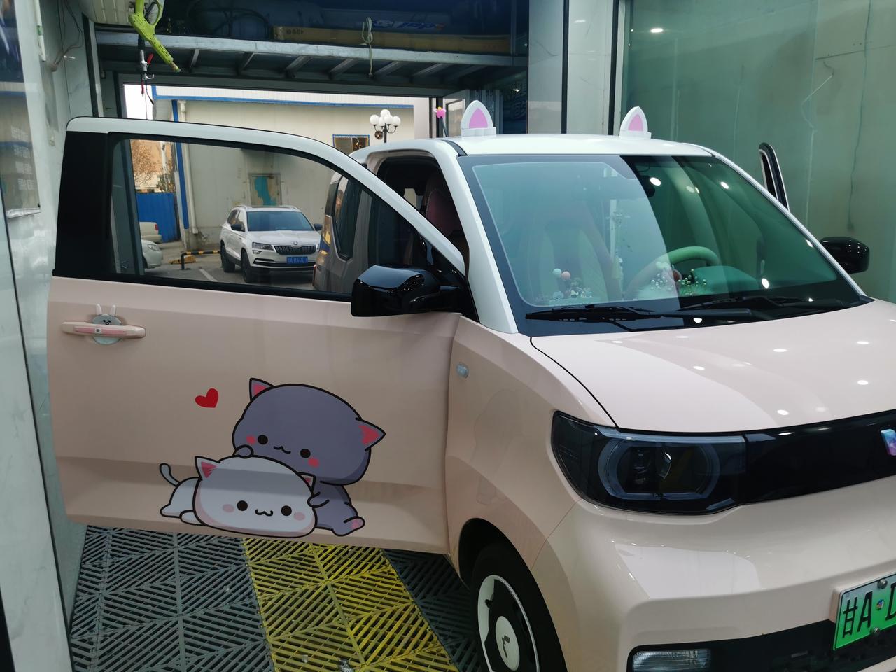 五菱mini马卡龙白桃粉改白粉拼色_五菱宏光miniev车友圈_懂车帝