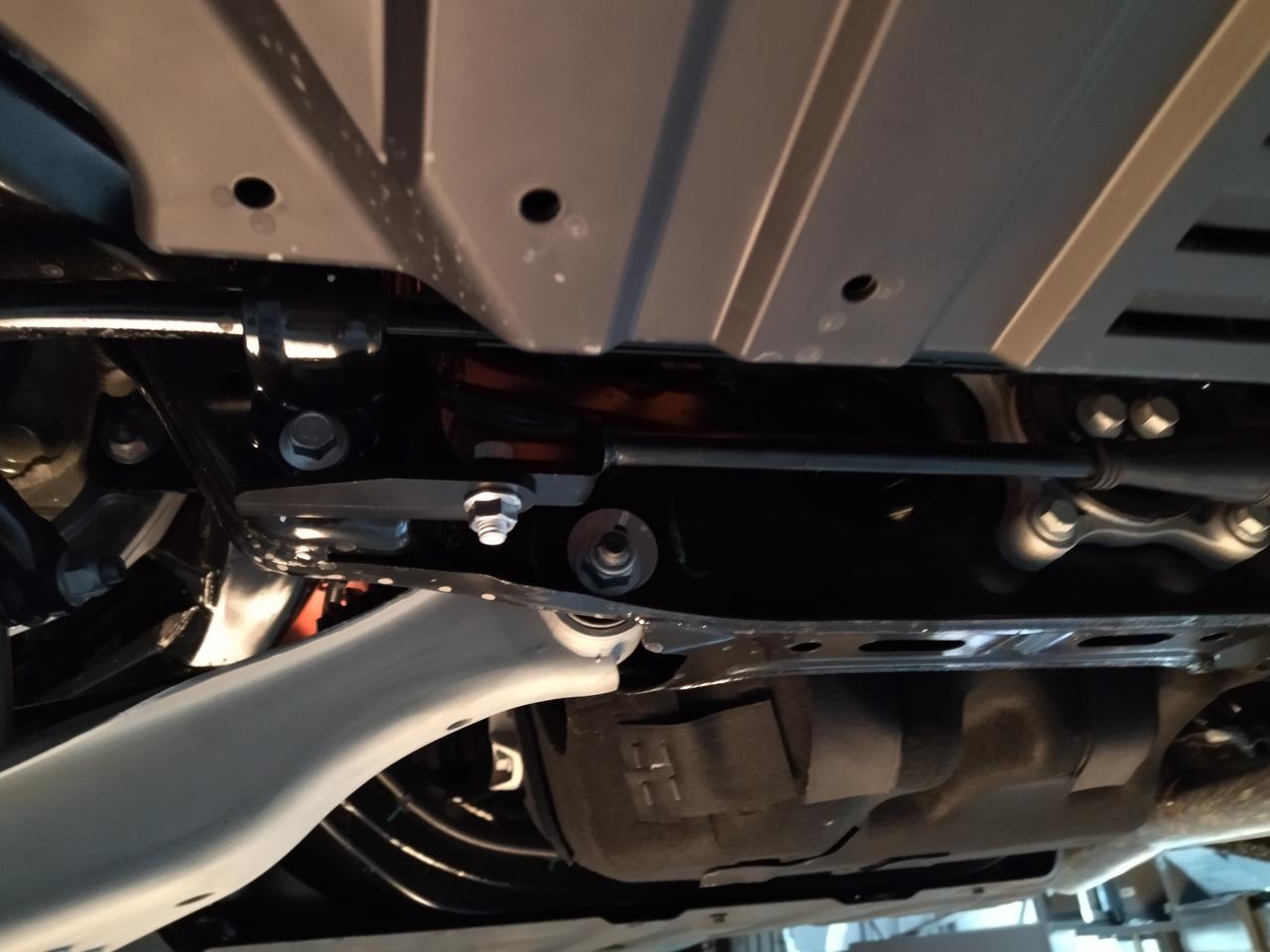 理想one阻尼平衡杆