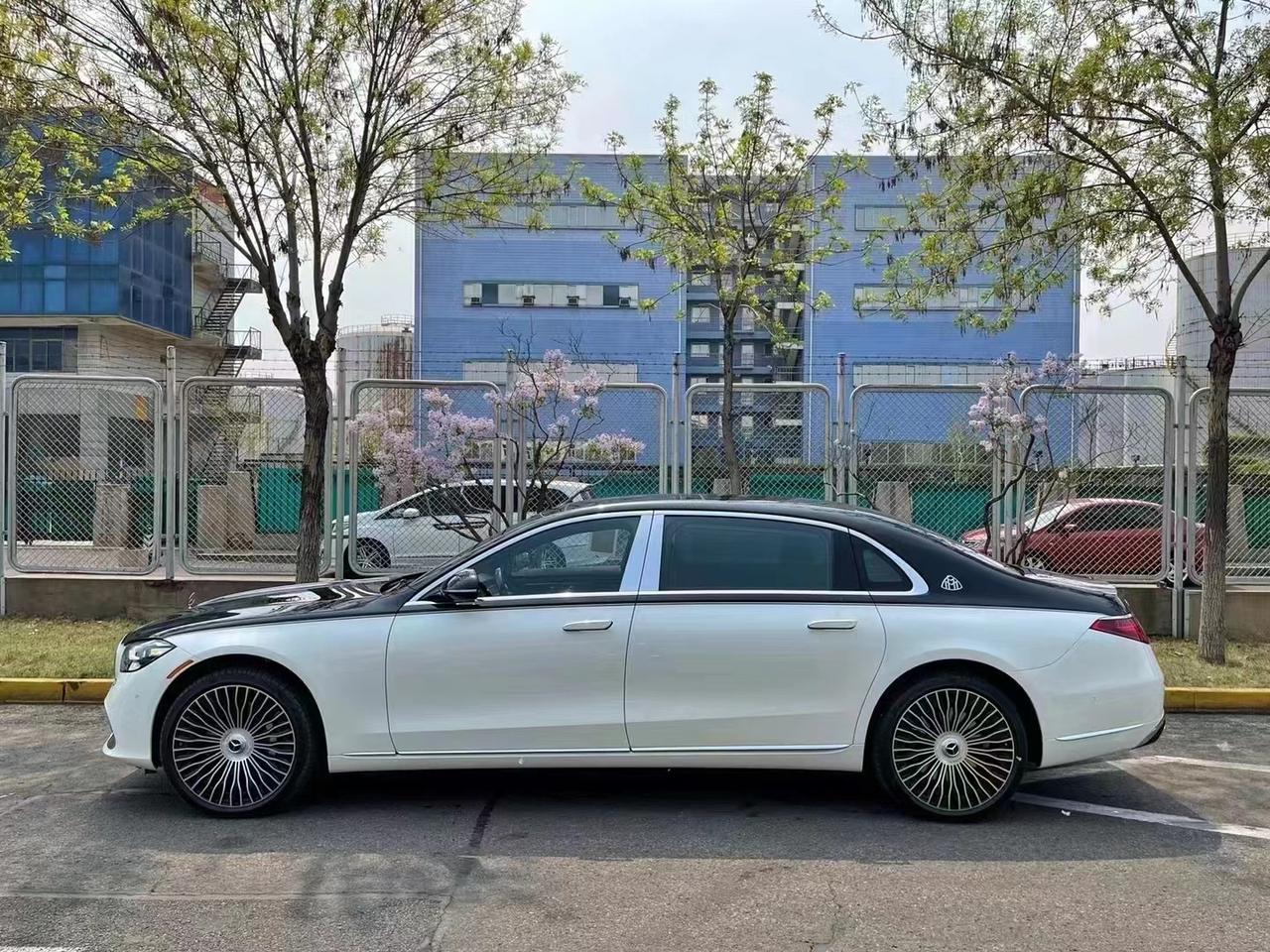21款奔驰迈巴赫s580双色车身