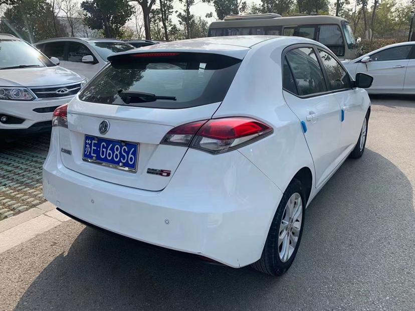 白色自动挡名爵5