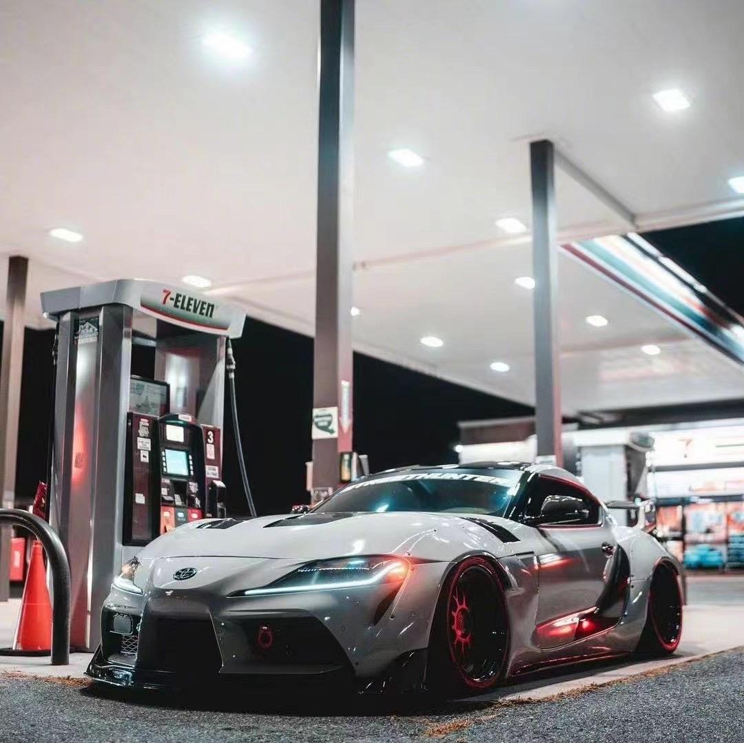 丰田 大魔王 supra 现车!626 银色外/黑红双拼内饰