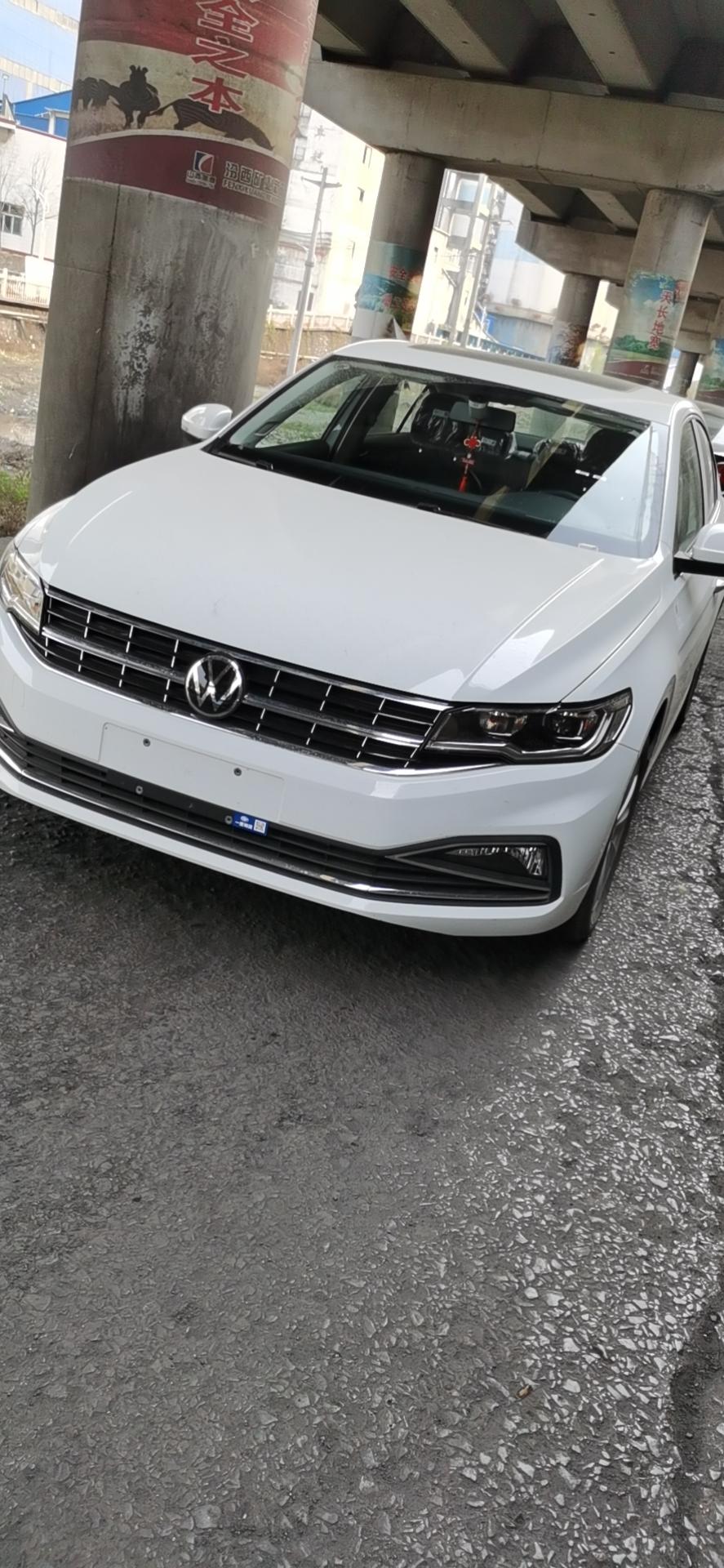 2021新宝来自动精英版,这两天过减速带咯吱咯吱的响 是不是