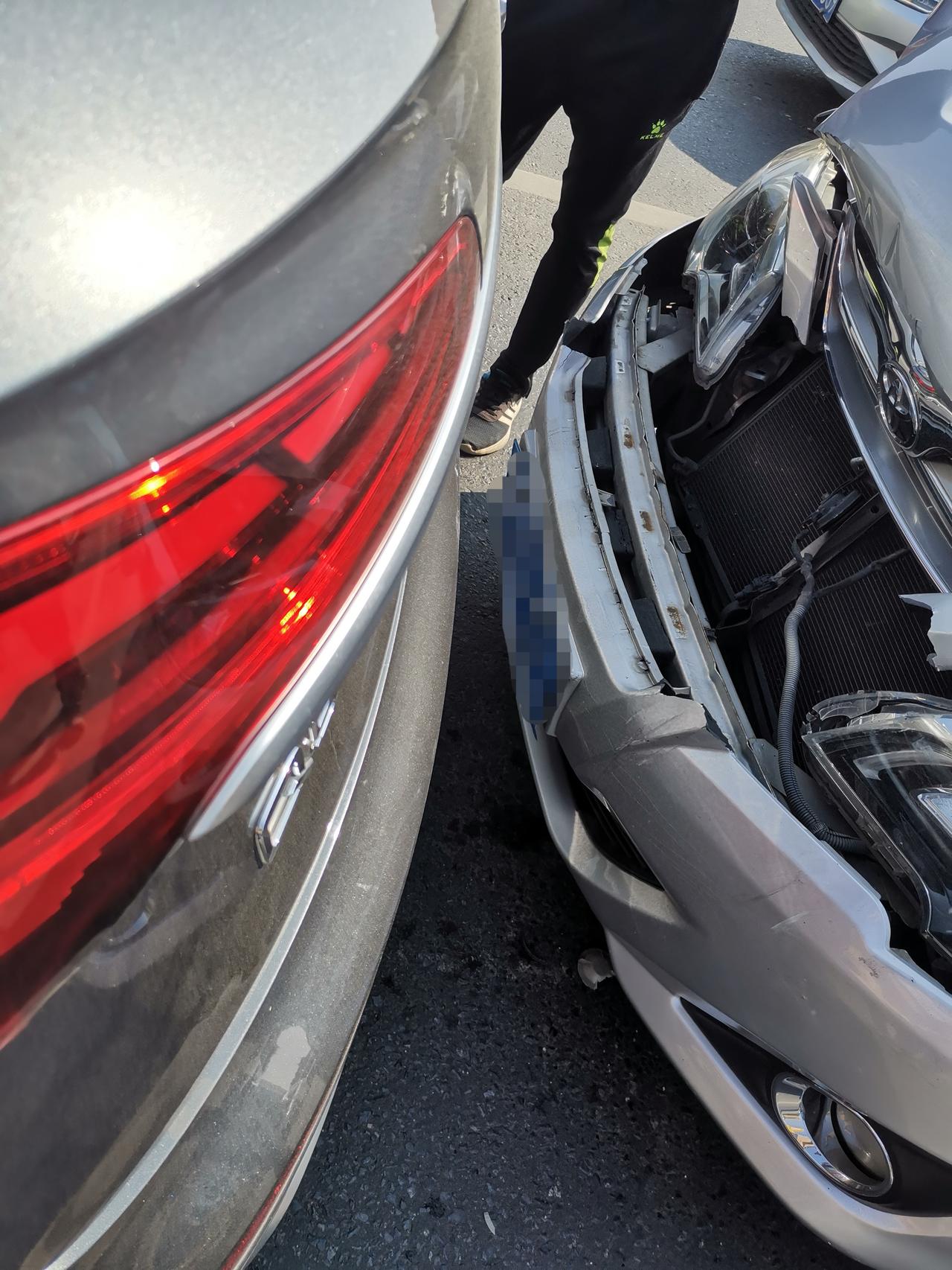 今天被追尾了_奥迪q5l车友圈_开车去上学吧_懂车帝