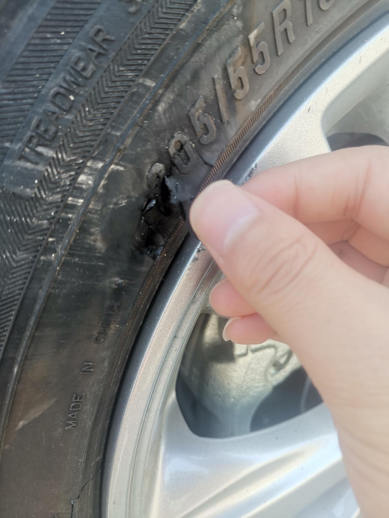 新车前轮胎蹭破皮有事吗