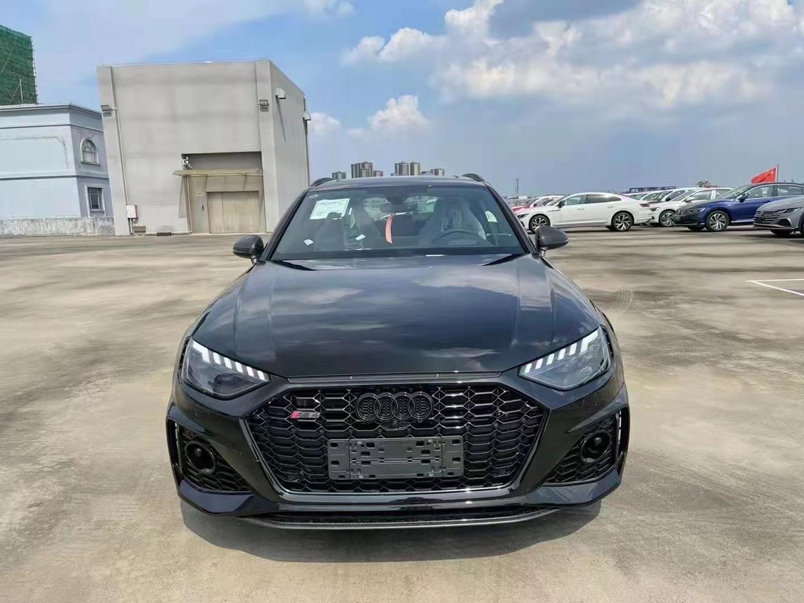 奥迪rs4黑曜版8128米索斯黑相