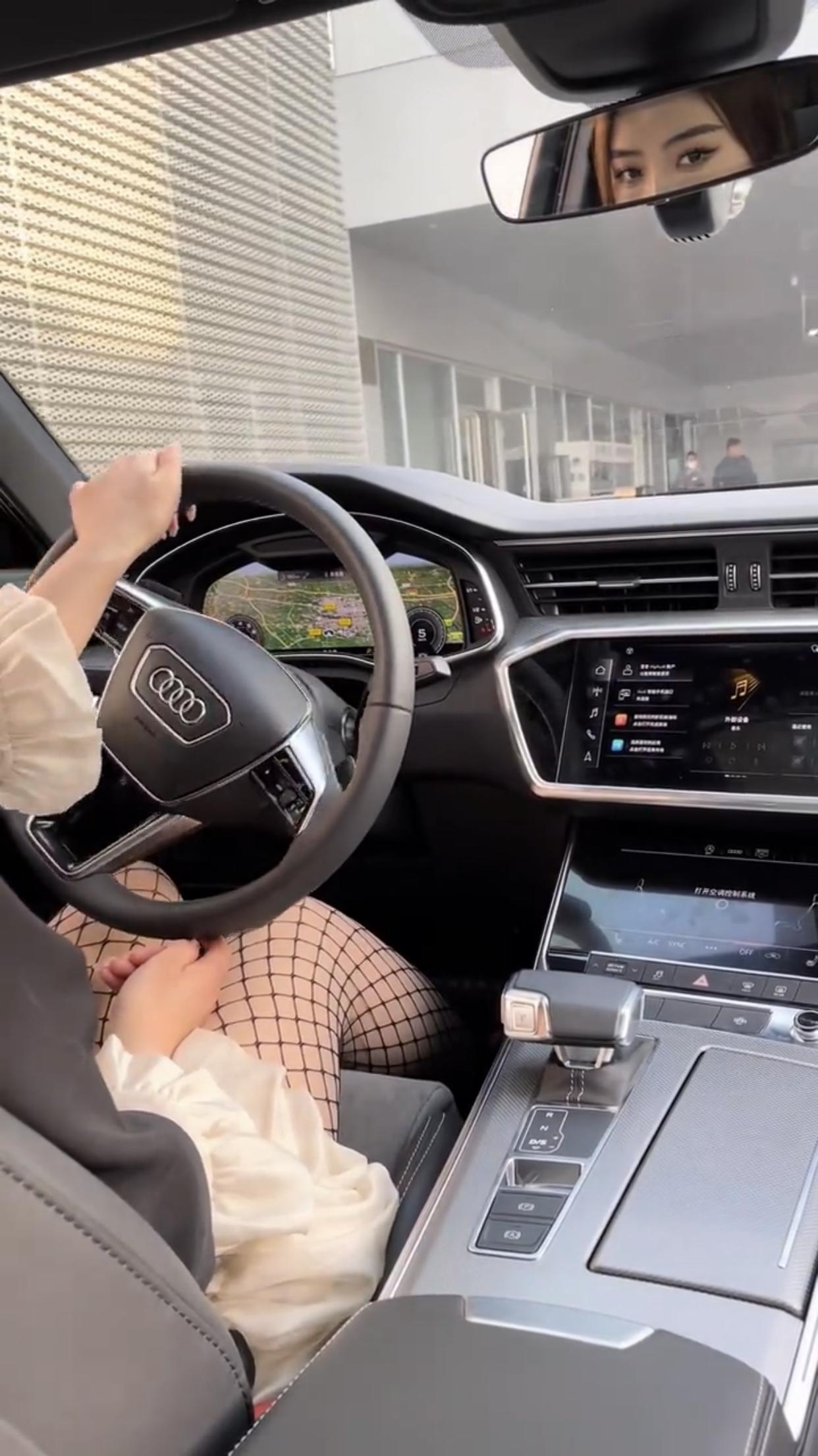 宁可天天扛水泥,也要攒钱买奥迪女孩子学开车不一定是多喜欢车