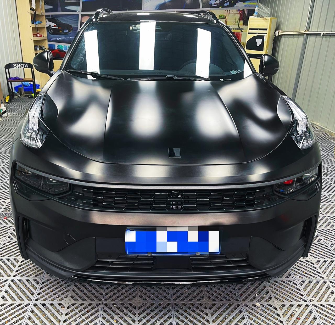 领克01改色电光金属黑