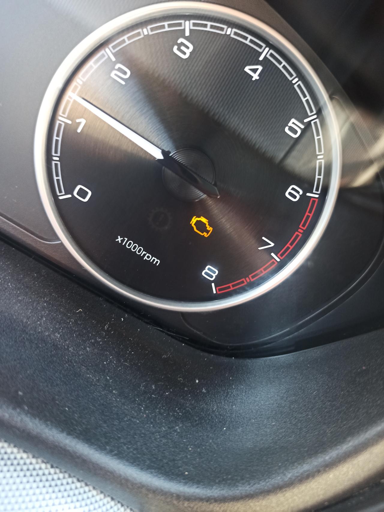 发动机故障灯又亮了之前发动机故障灯边黄,去维修店消了,才十