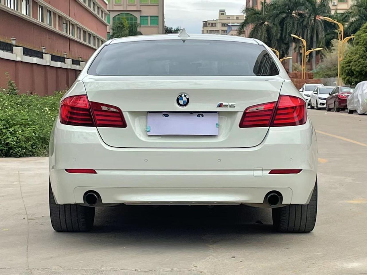 到2011年宝马535i进口豪华型,3.0t排量,车况精品