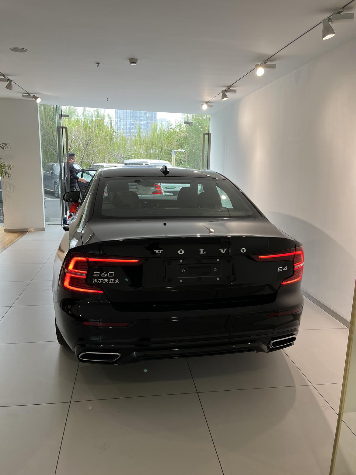 沃尔沃s60运动黑色还不错