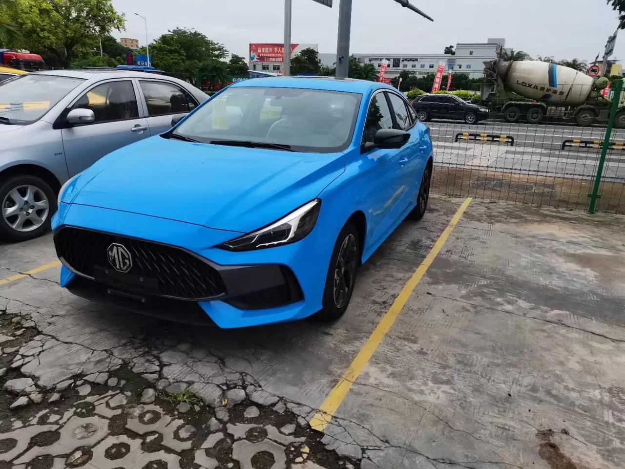 好喜欢名爵5这个蓝色我买车的时候为啥告诉我没有这个配色那